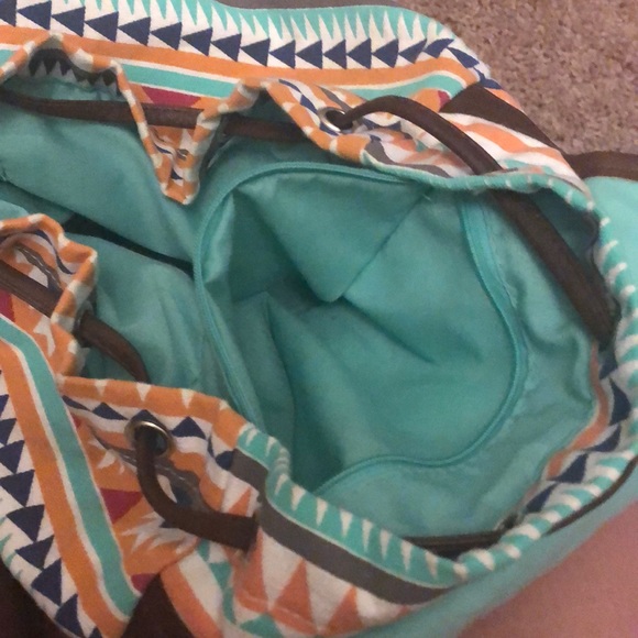 Patterned backpack - Picture 4 of 9